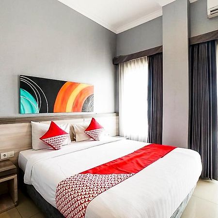 Oyo 289 Hotel Dalwa Syariah Пасуруан Екстер'єр фото
