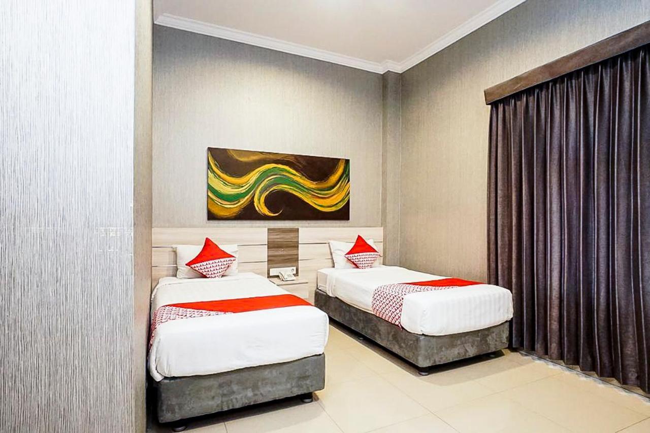 Oyo 289 Hotel Dalwa Syariah Пасуруан Екстер'єр фото